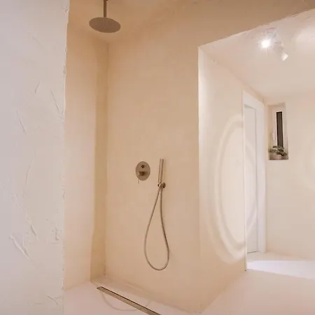 Georgiannas D * Kómboi