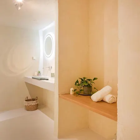 Georgiannas D * Kómboi